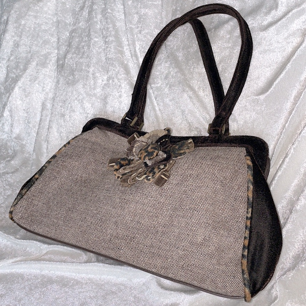 Beautiful embellished handbag - Picture 3 of 6